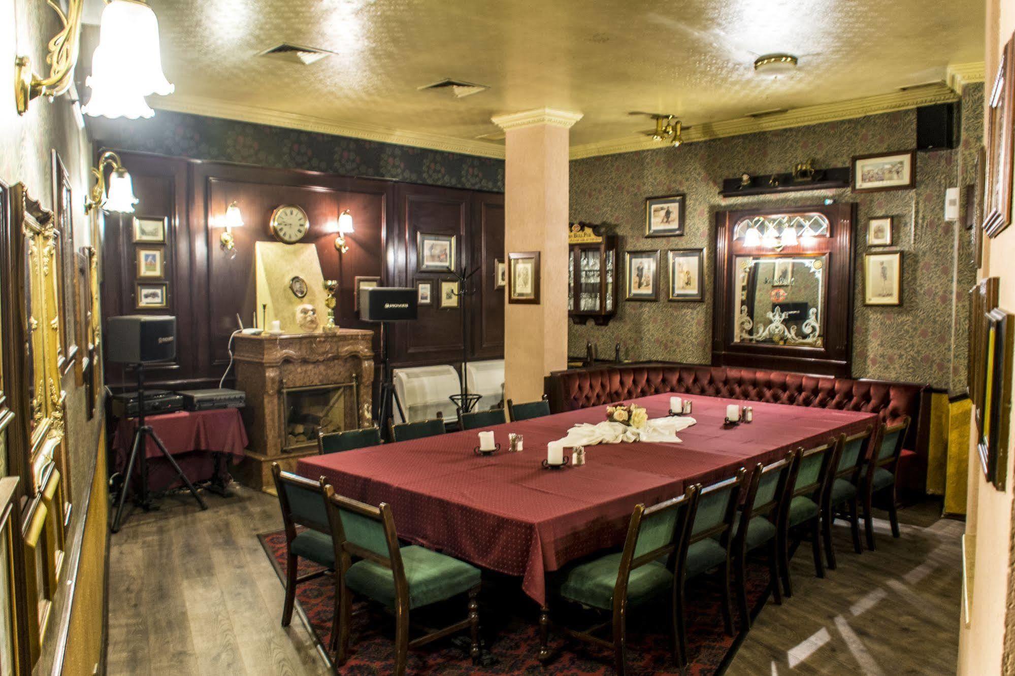 卡罗纳酒店 Nyíregyháza 外观 照片