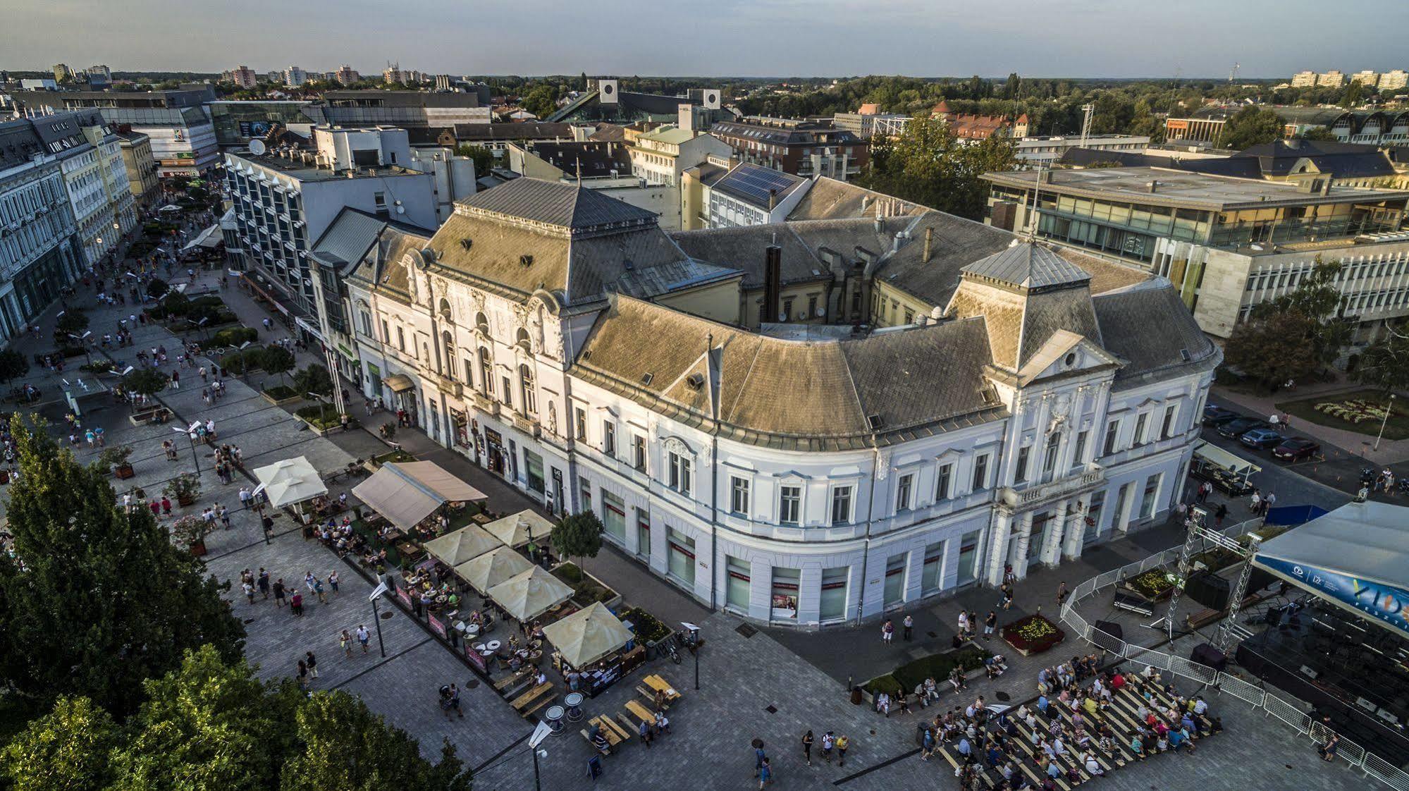 卡罗纳酒店 Nyíregyháza 外观 照片